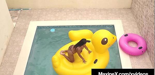  Cambodian Cougar Maxine X, Finger Bangs Her Cunt On Big Duck
